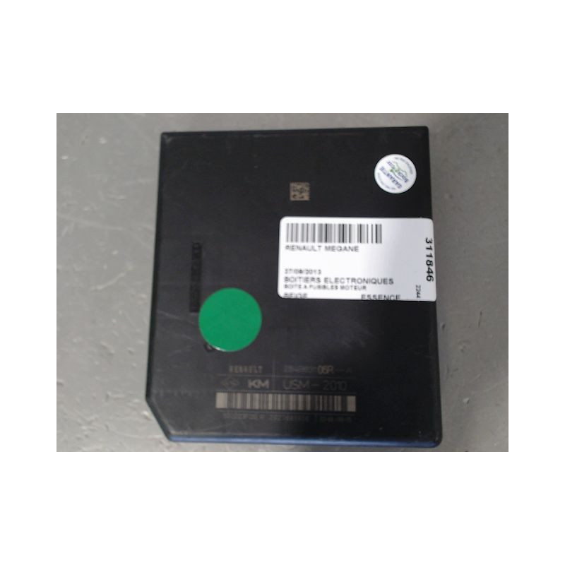 BOITE A FUSIBLES RENAULT MEGANE