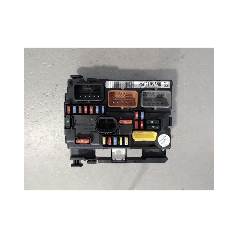 BOITE A FUSIBLES PEUGEOT 207 5P
