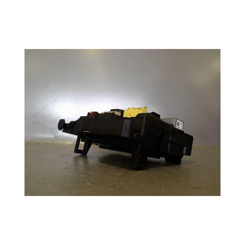 BOITE A FUSIBLES PEUGEOT 207 5P