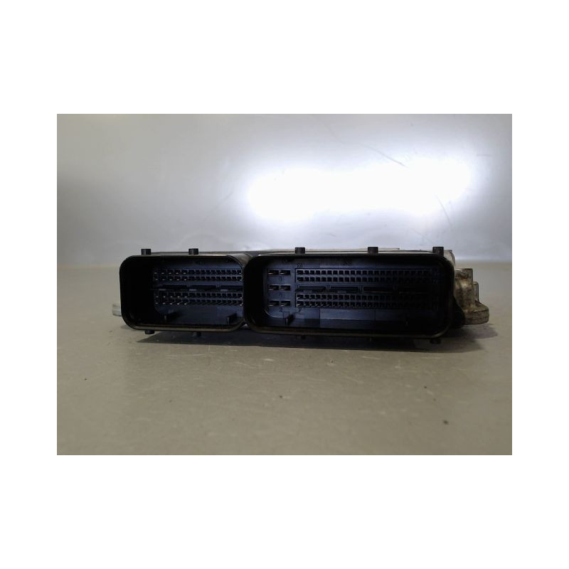 CALCULATEUR MOTEUR VOLKSWAGEN TOURAN
