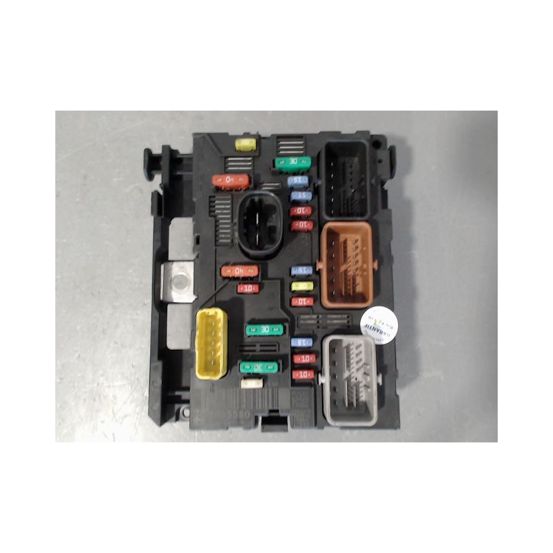 BOITE A FUSIBLES PEUGEOT 207