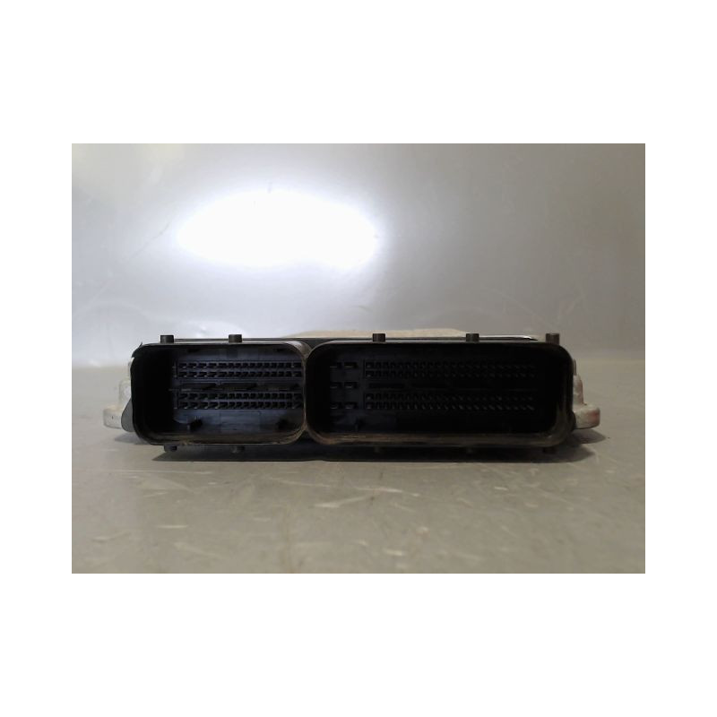 CALCULATEUR MOTEUR VOLKSWAGEN TOURAN