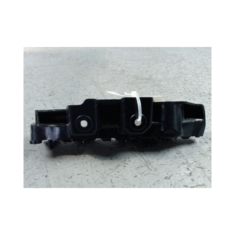 SUPPORT PARE-CHOC AVD DACIA SANDERO 2008-