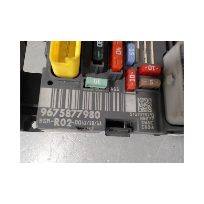 BOITE A FUSIBLES PEUGEOT 5008