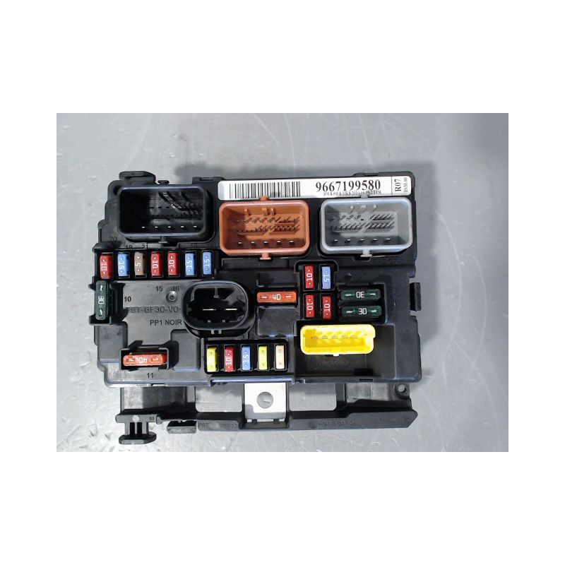 BOITE A FUSIBLES PEUGEOT 207 5P