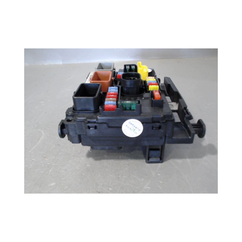 BOITE A FUSIBLES PEUGEOT 207 5P