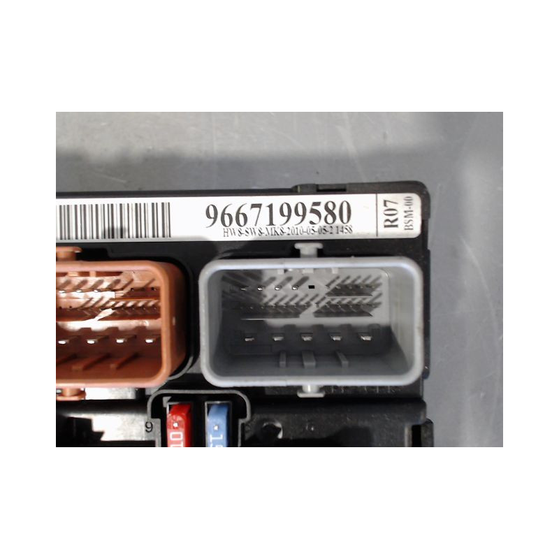 BOITE A FUSIBLES PEUGEOT 207 5P