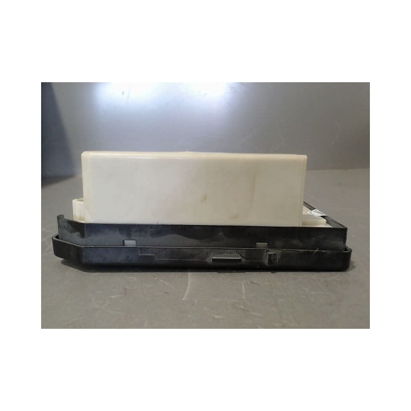 BOITE A FUSIBLES RENAULT MEGANE