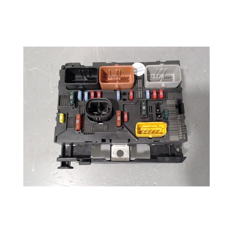 BOITE A FUSIBLES PEUGEOT 207 5P