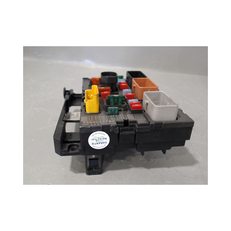 BOITE A FUSIBLES PEUGEOT 207 5P