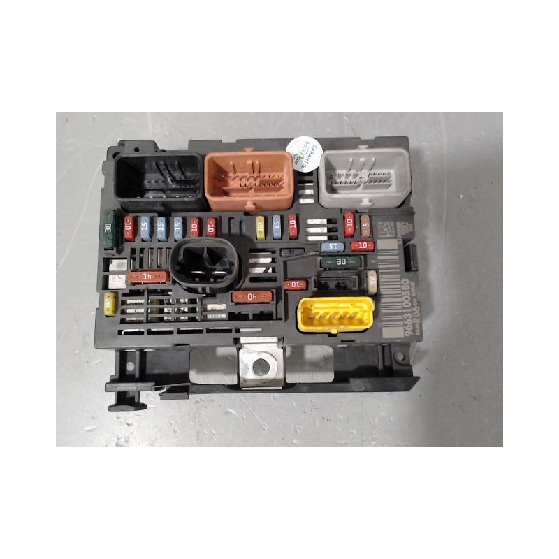 BOITE A FUSIBLES PEUGEOT 308 2007-