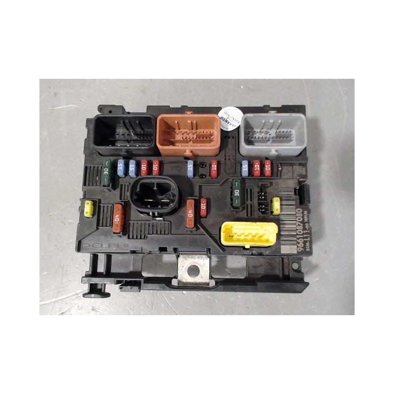 BOITE A FUSIBLES PEUGEOT 307 BREAK 05-08