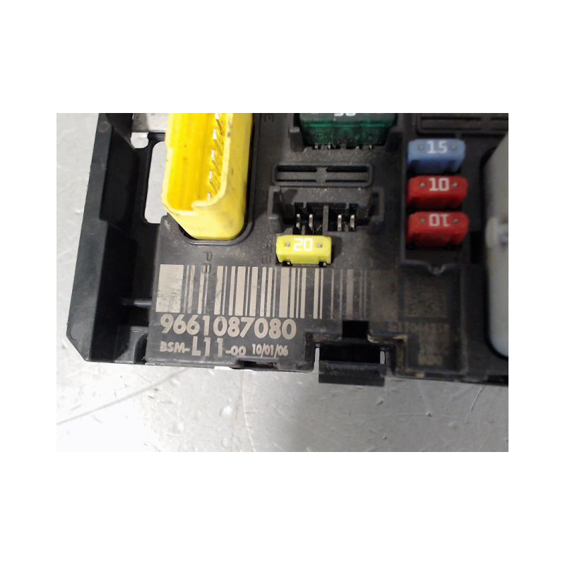 BOITE A FUSIBLES PEUGEOT 307 BREAK 05-08