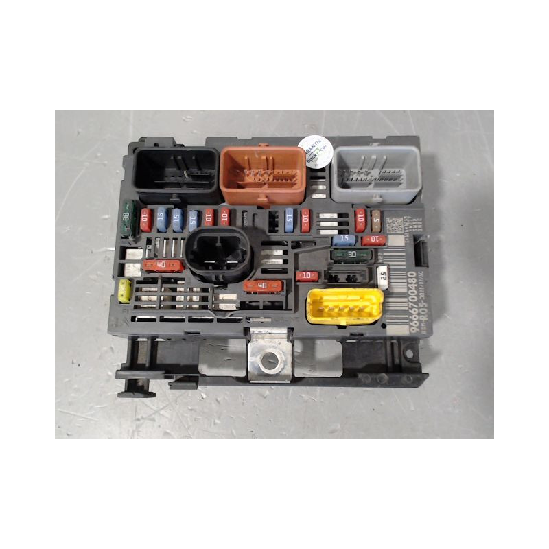 BOITE A FUSIBLES PEUGEOT 308 SW 2008-