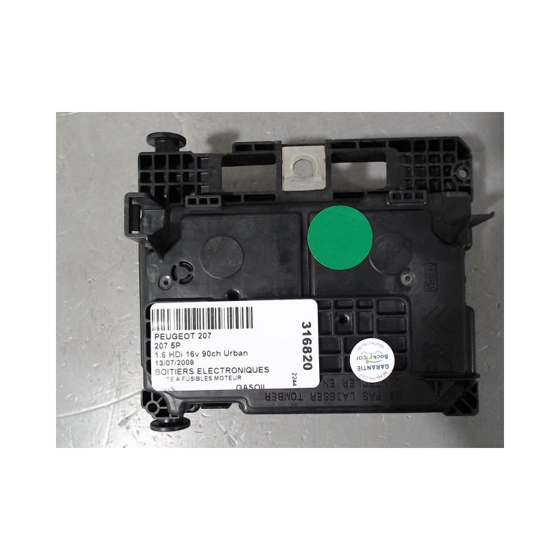 BOITE A FUSIBLES PEUGEOT 207 5P