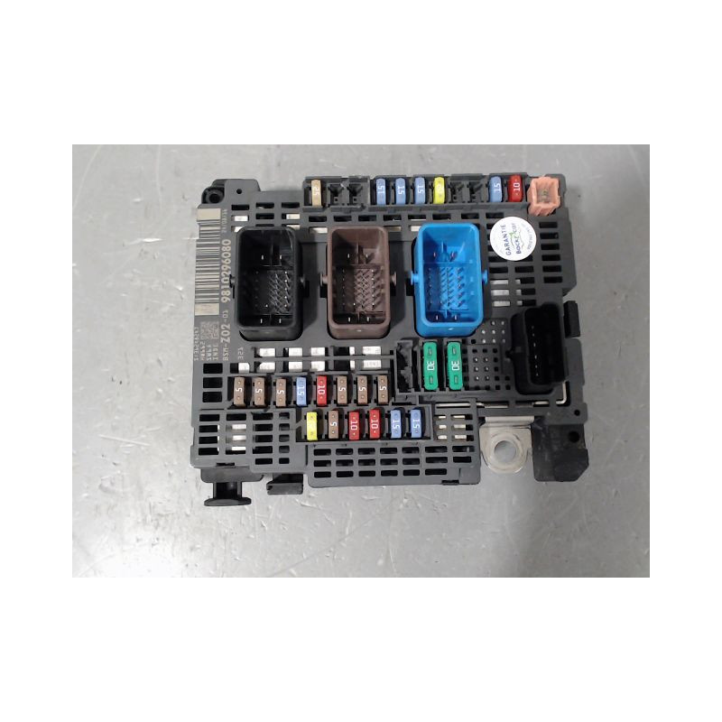 BOITE A FUSIBLES CITROEN C4