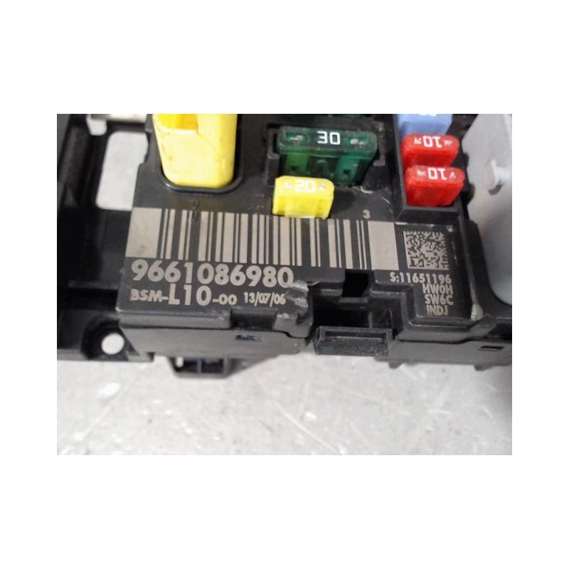 BOITE A FUSIBLES PEUGEOT 207 5P