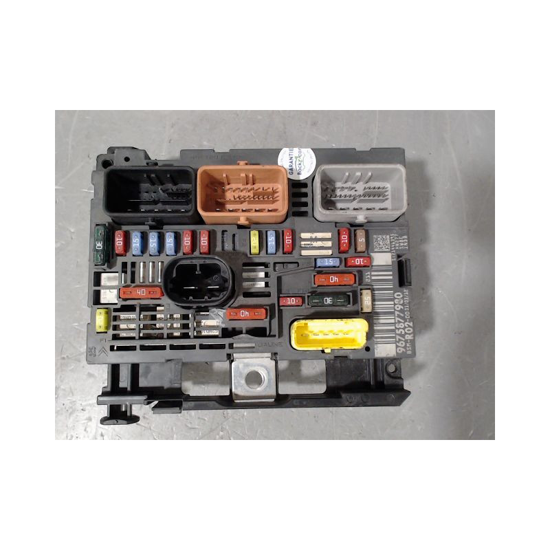 BOITE A FUSIBLES PEUGEOT 5008 2009-