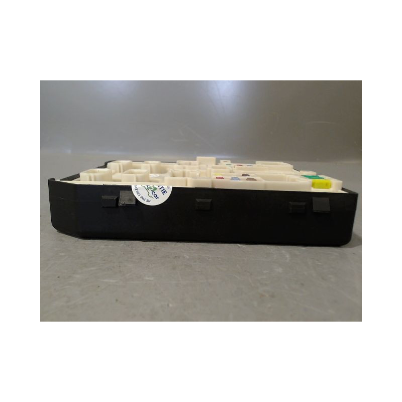 BOITE A FUSIBLES RENAULT SCENIC III 2009-