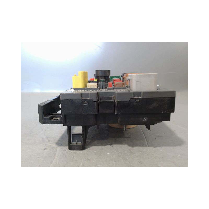 BOITE A FUSIBLES PEUGEOT PARTNER FGT 2002-