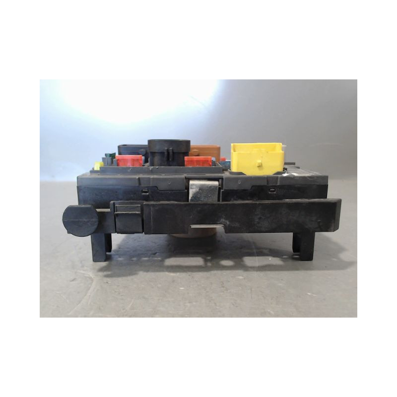 BOITE A FUSIBLES PEUGEOT PARTNER FGT 2002-