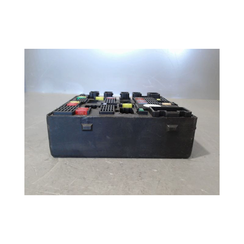 BOITE A FUSIBLES RENAULT SCENIC III 2009-