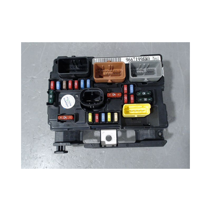 BOITE A FUSIBLES PEUGEOT 207 5P