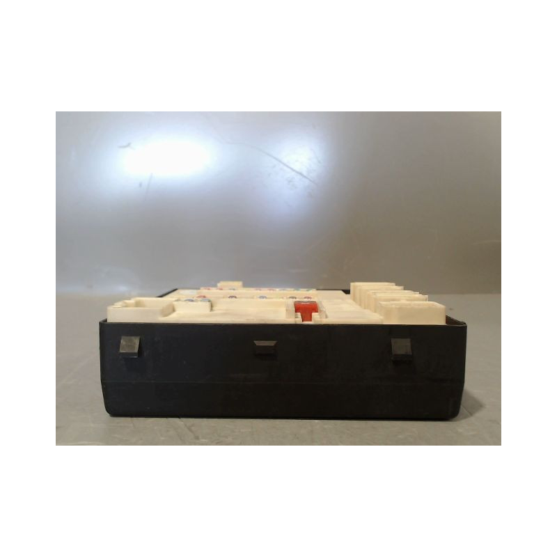 BOITE A FUSIBLES RENAULT LAGUNA III 2009-