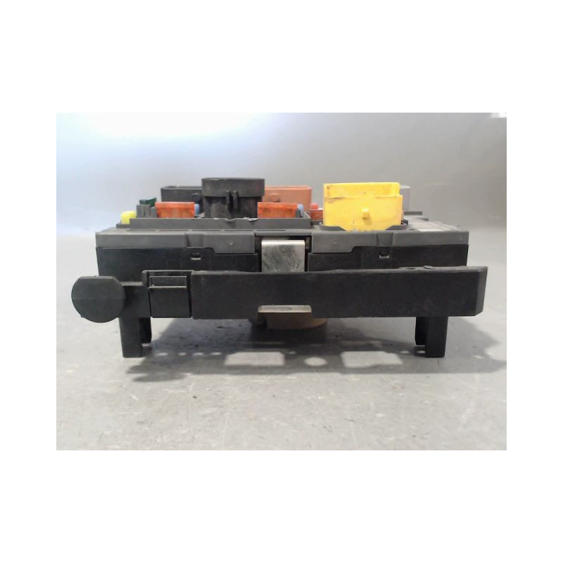 BOITE A FUSIBLES PEUGEOT 308 2007-