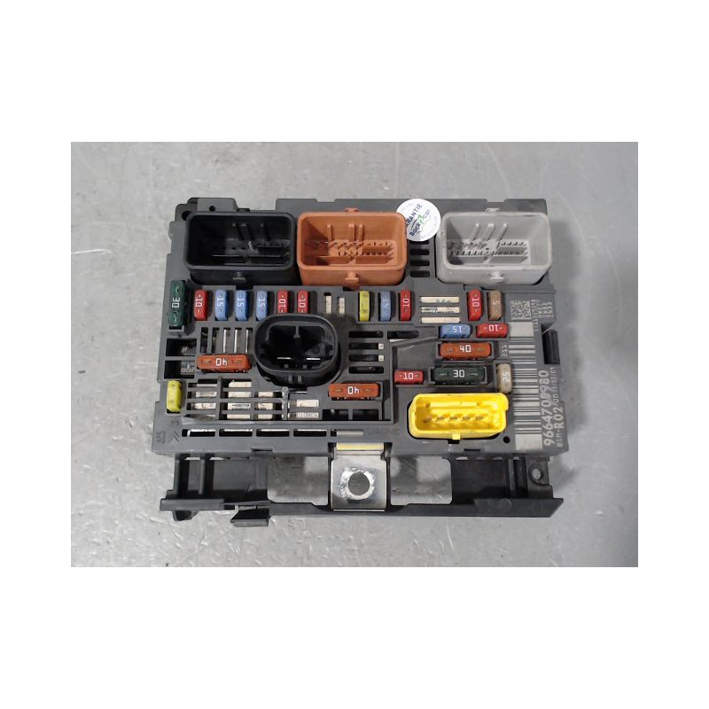 BOITE A FUSIBLES PEUGEOT 407 BERL. Phase 2 2008-2011