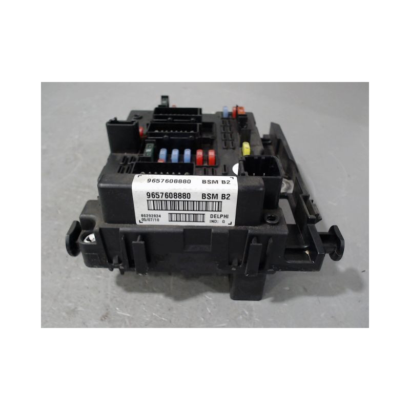BOITE A FUSIBLES PEUGEOT 206