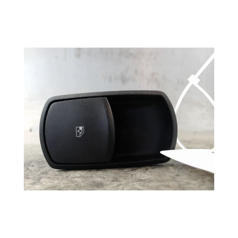 COMMANDE LEVE-GLACE PORTE AVD OPEL CORSA