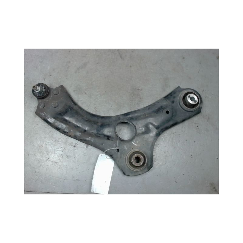 TRIANGLE INFERIEUR AVANT DROIT RENAULT CLIO