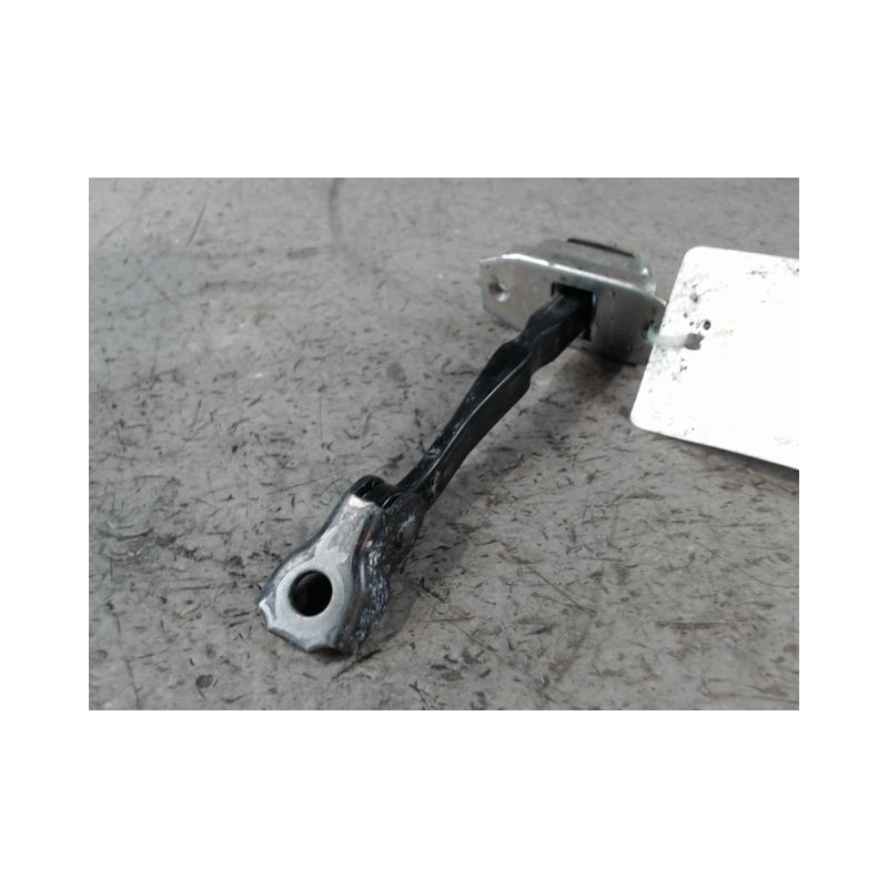 TIRANT PORTE AVANT DROIT NISSAN QHASQAI 2007-