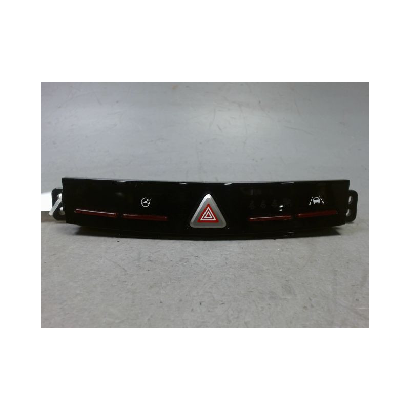 BOUTON DE WARNING SSANGYONG TIVOLI