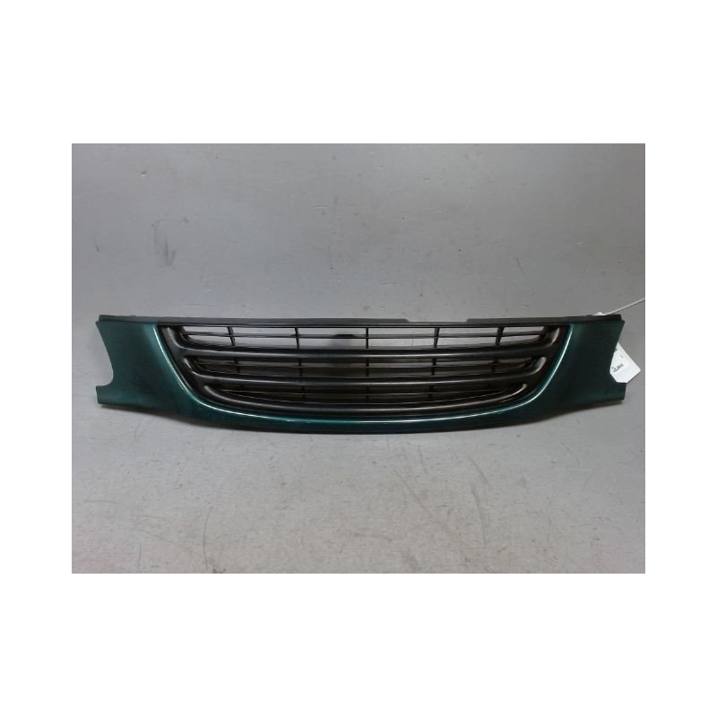 CALANDRE TOYOTA AVENSIS -2000