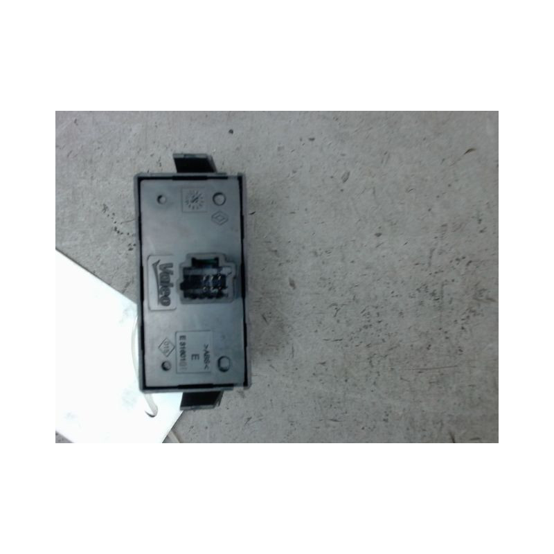BOUTON DE WARNING RENAULT KANGOO EXPRESS 2008-
