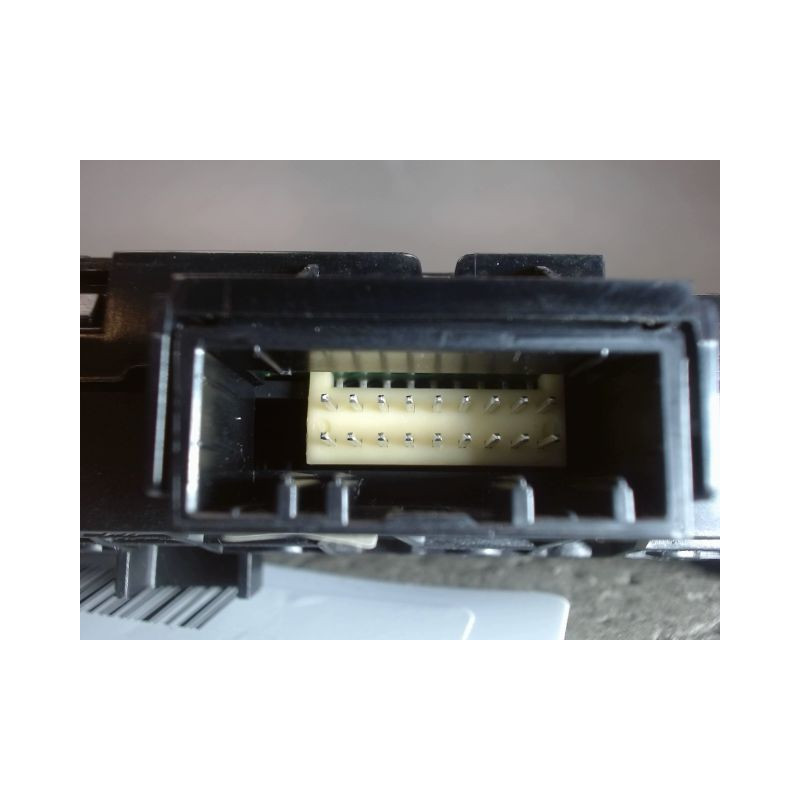 BOUTON DE WARNING RENAULT CLIO
