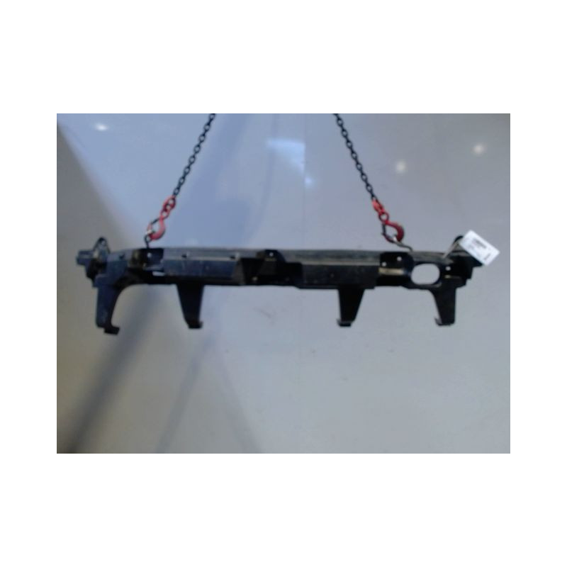SUPPORT CENTRAL PARE-CHOC ARRIERE  DACIA DUSTER 2010-