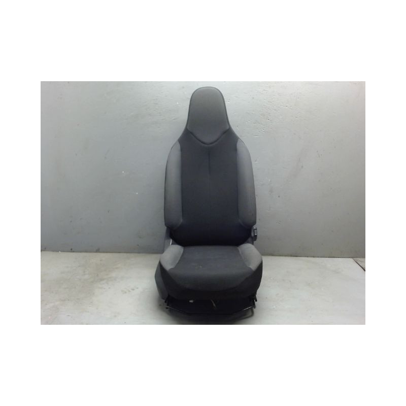 SIEGE AVANT DROIT TOYOTA AYGO