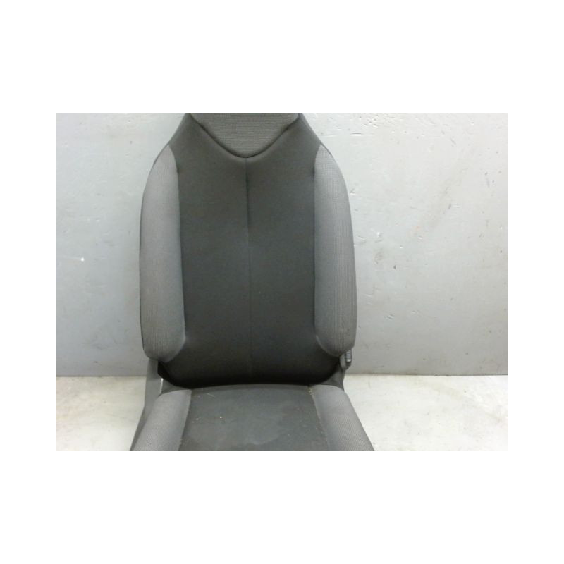 SIEGE AVANT DROIT TOYOTA AYGO