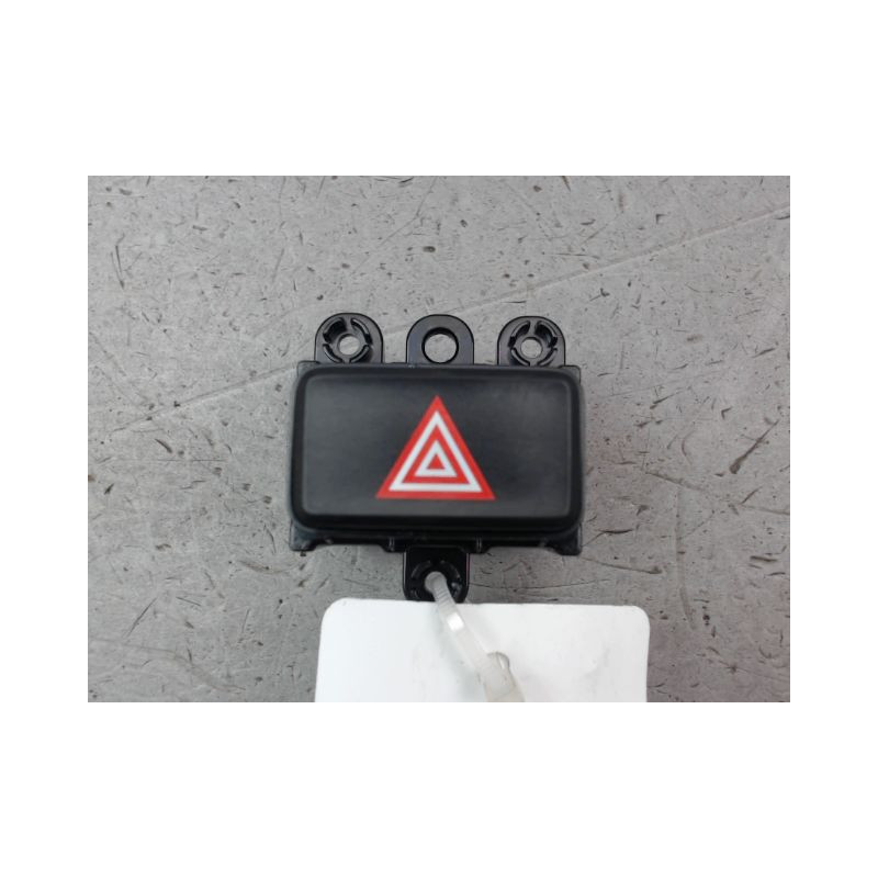 BOUTON DE WARNING HYUNDAI KONA