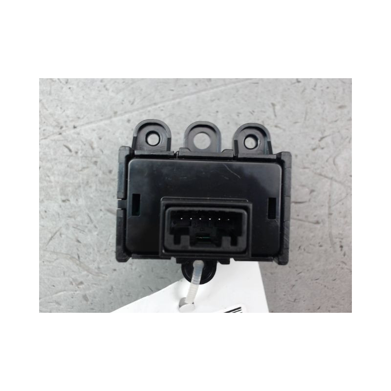 BOUTON DE WARNING HYUNDAI KONA