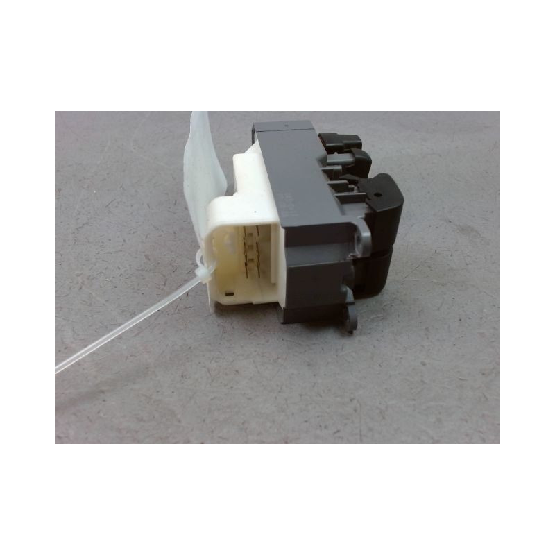 COMMANDE LEVE-GLACE PORTE AVG TOYOTA VERSO-S