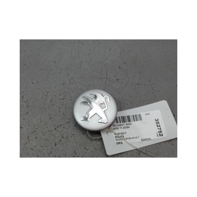 ENJOLIVEUR DE ROUE PEUGEOT 5008 2009-