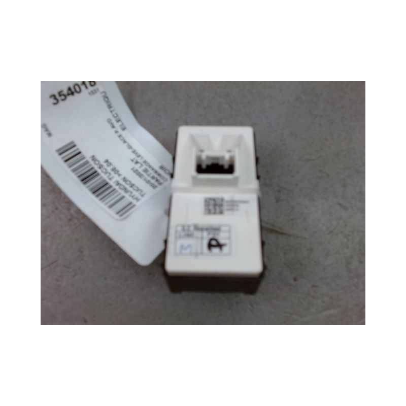 COMMANDE LEVE-GLACE PORTE AVD HYUNDAI TUCSON -04