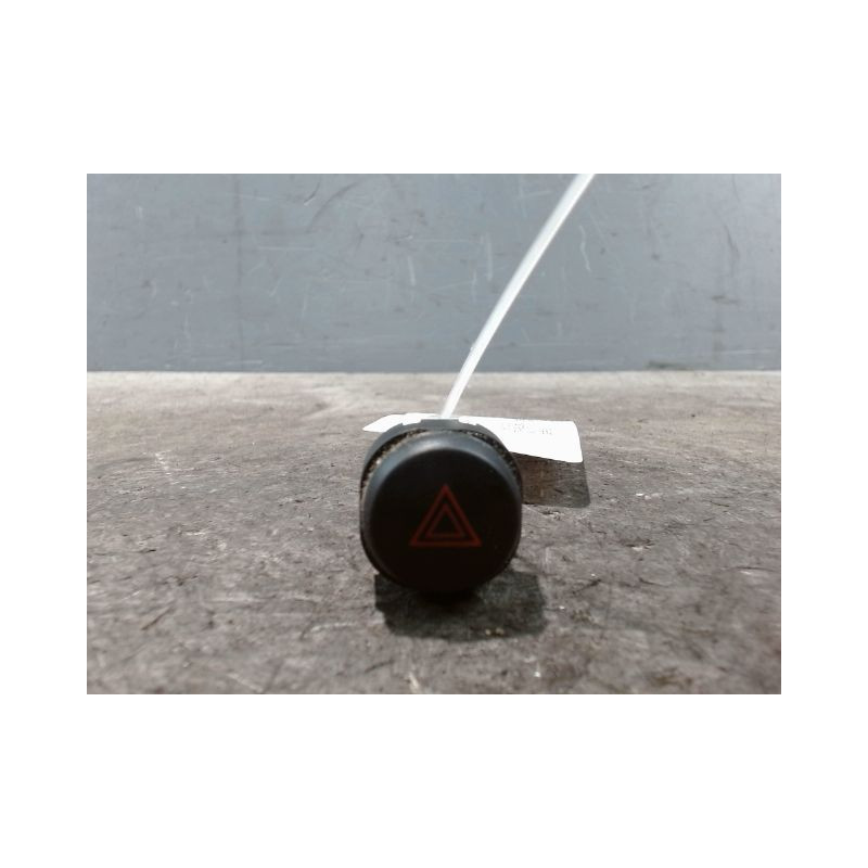 BOUTON DE WARNING NISSAN NV200