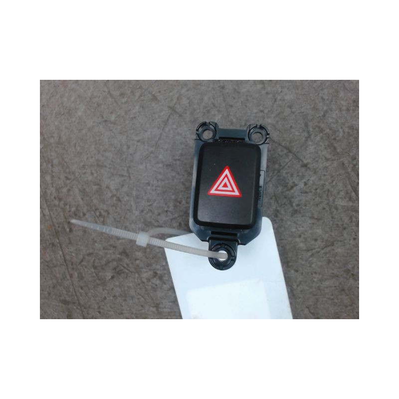 BOUTON DE WARNING KIA CEE-D