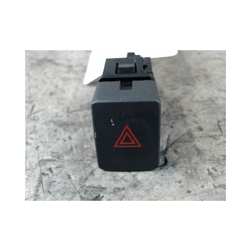 BOUTON DE WARNING NISSAN QHASQAI 2007-