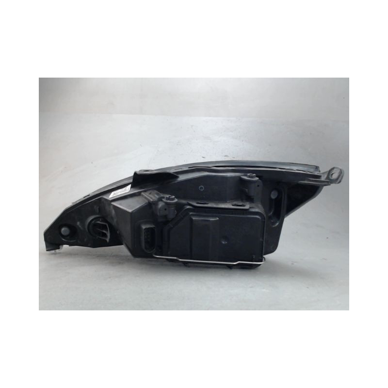 PHARE DROIT FORD FOCUS